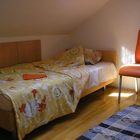 Suncano Potkrovje U Centru Apartamento Escópia Exterior foto